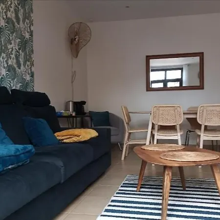 Βίλα Francette A 500m De La *