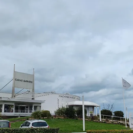 Francette A 500m De La Βίλα Ouistreham